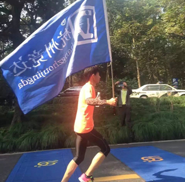 身披競(jìng)達(dá)戰(zhàn)袍，杭馬全程42公里盡顯英姿！